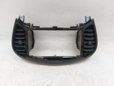 687501KE0A - 687511KE0A BOCCHETTA AERAZIONE CENTRALE NISSAN JUKE I REST (F15) 1.