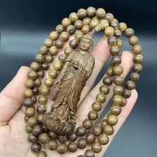 Collana in legno intagliato