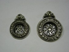 M0418 MANIGLIETTA OTTONE PENDENTE ARGENTO 50x36 RESTAURO MOBILE ANTICO VECCHIO
