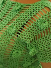 Maglia realizzata a mano all'uncinetto