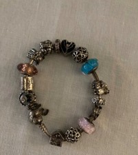 Vendo bracciale pandora con tutti gli accessori. Bracciale utilizzato pochissimo
