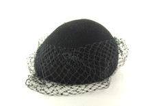 VINTAGE WOMEN'S BLACK FELT