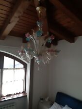 Lampadario in cristallo e rose