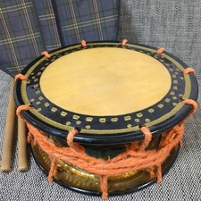 Tamburo giapponese Taiko Shime Daiko 13,8 pollici con custodia Bachi Sticks Makie Design JP