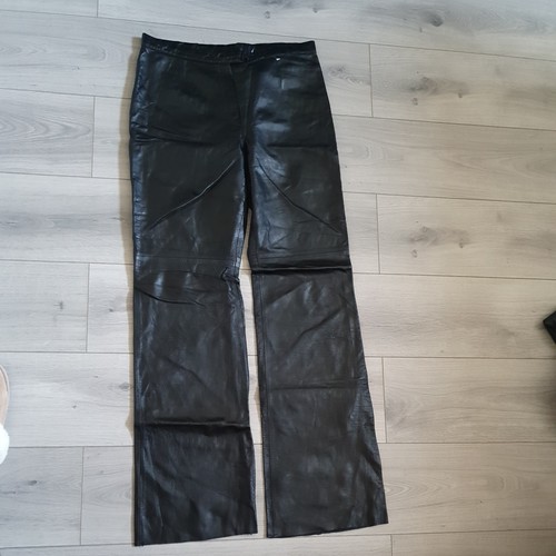 Pantaloni nuovi senza