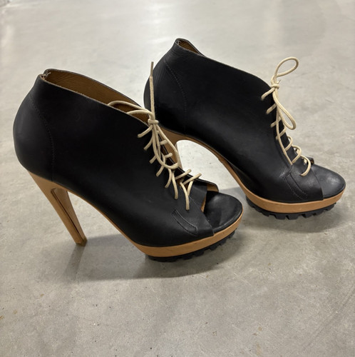 Vic matte black open toe - black,