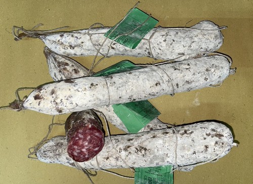 Salumi caserecci norcineria - di,