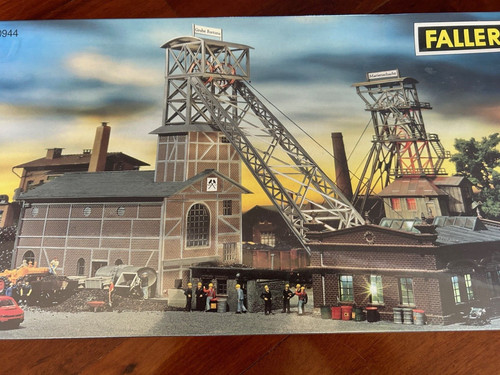 Coal mine copricapo - mine,