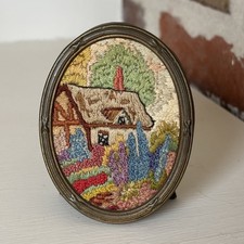 Antica scena casetta ricamata