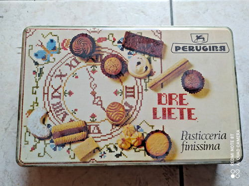 Scatola latta vintage - in,
