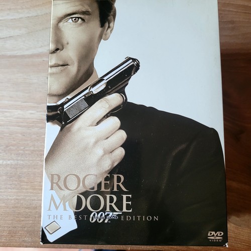 Set film 007 con roger - roger, moore