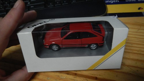 Opel concessionario - 1:43,
