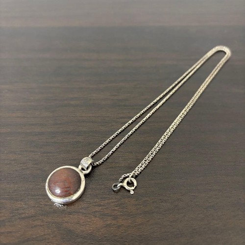 Collana con ciondolo tondo