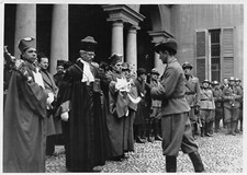 5-169) PAVIA LA COORTE DELLA MILIZIA UNIVERSITARIA DI FRONTE AL RETTORE