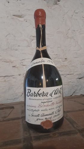 Vino vintage barbera - vintage,