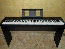 Pianoforte digitale Yamaha P45-B 88 tasti pesati con supporto e copri tastiera