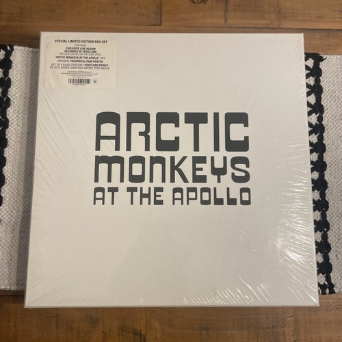 Arctic monkeys live - monkeys, at