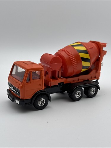 Camion miscelatore cemento