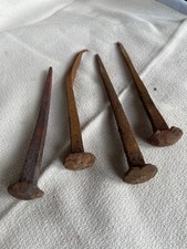 N.4 chiodi antichi in ferro