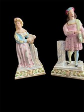 Coppia Di Statue Lui E Lei In Porcellana Francese Attribuite A Jacob Petit