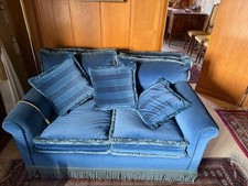 Divano classico in velluto blu