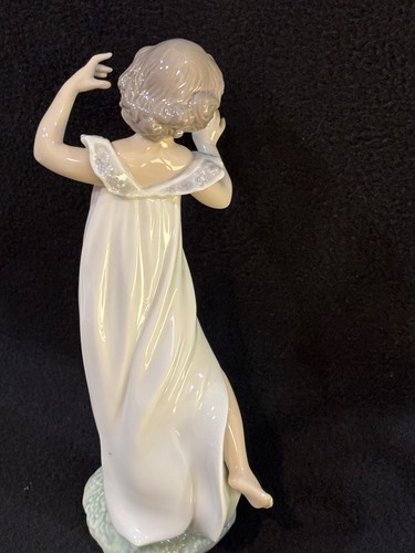 Lladro 6947 violette tempo - 6947, "violette,
