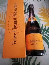 Una bottiglia veuve clicquot - una,
