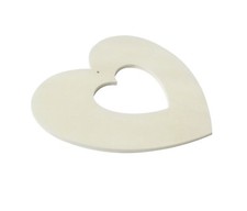 Cuore traforato in legno per