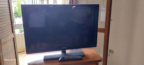 Televisore pollici - 32,