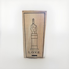 SCULTURA MAURIZIO CATTELAN "L.O.V.E." di SELETTI - Rara Arte Contemporanea 2015