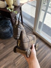 Antico cavallo in legno