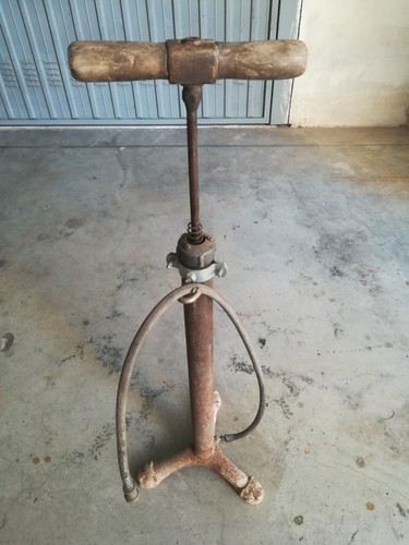 Antica pompa per bicicletta - ,