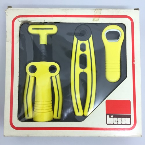 Yellow set bar - bar, anni