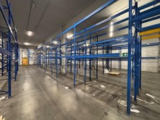 Homcom 838-046 Libreria Asimmetrica Stile Industriale in Legno e Metallo - Nera