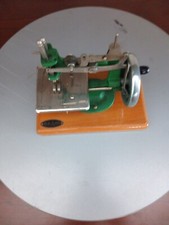 Macchina Da Cucire Grain antica con base in legno vintage MADE IN ENGLAND