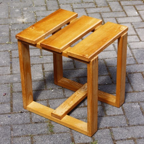 Sgabello legno massello - in,