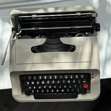 Macchina da scrivere Olivetti