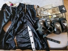 Kit Guantoni Parapiedi E Pantaloni Kickboxing