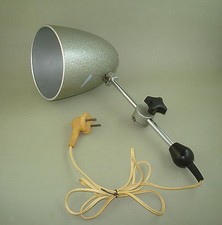 Vecchia lampada da tavolo da