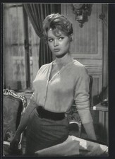 Cartolina attrice Brigitte Bardot in posa 