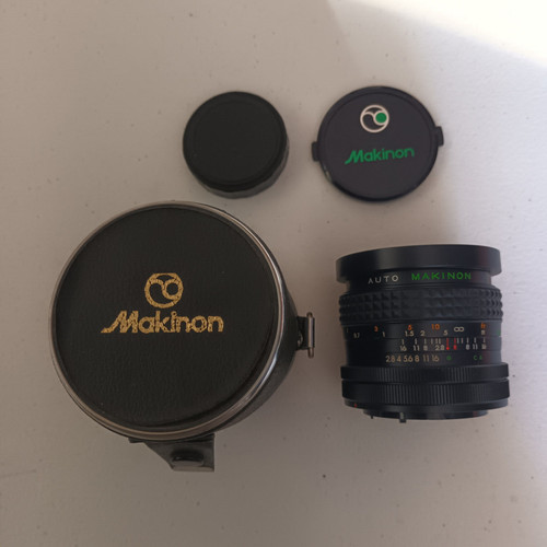 Makinon 28mm per canon - f2.8,