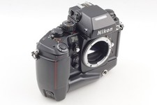 Nikon F4s - MB-21 MF-23 quasi nuova - 2 punti su lcd alto sx - molto bella