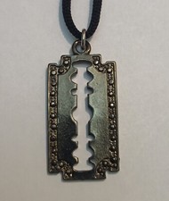 COLLANA CIONDOLO METALLO LAMETTA  C096