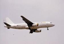 33802/ Foto - AIRBUS A319 - VUELING - EC-LQL