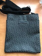 TRACOLLA DA UOMO CALVIN KLEIN CON DUE TASCHE - USATO OTTIME CONDIZIONI