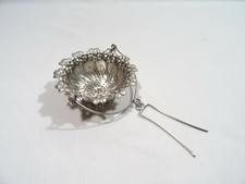 Antico PASSE THE IN Metallo Argentato Decorazione Fiori Tea Strainer