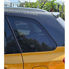 84590-54P01 VETRO CRISTALLO FISSO POSTERIORE SINISTRO SUZUKI VITARA 3 (LY)(2023)