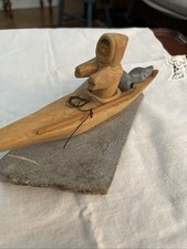 Cacciatore Inuit intagliato a