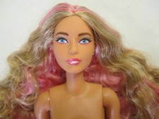 Barbie nuda firma frontiera