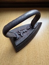 Antico ferro da stiro in